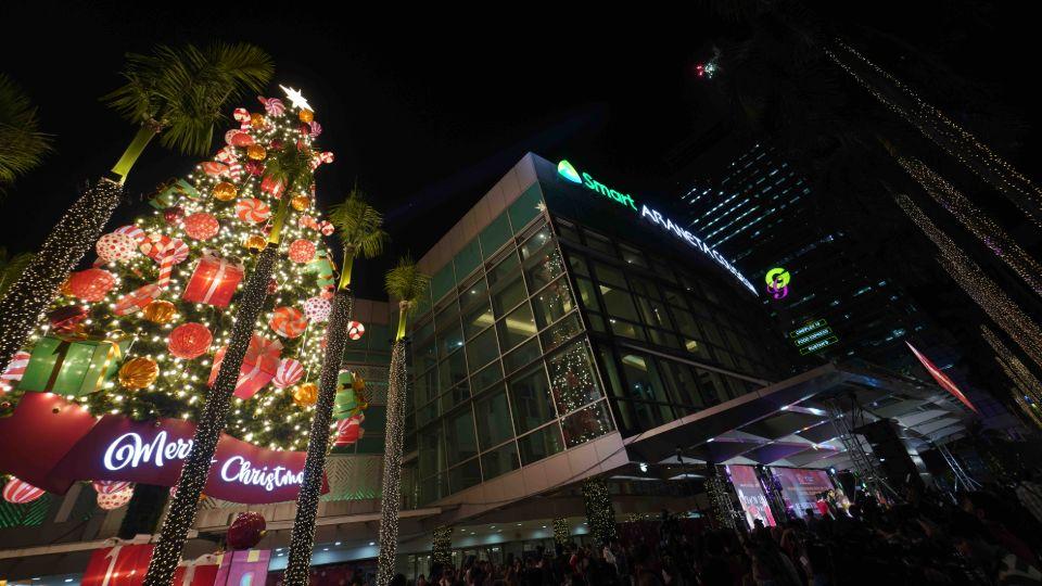 Araneta City exudes Christmas bliss with giant tree lighting event